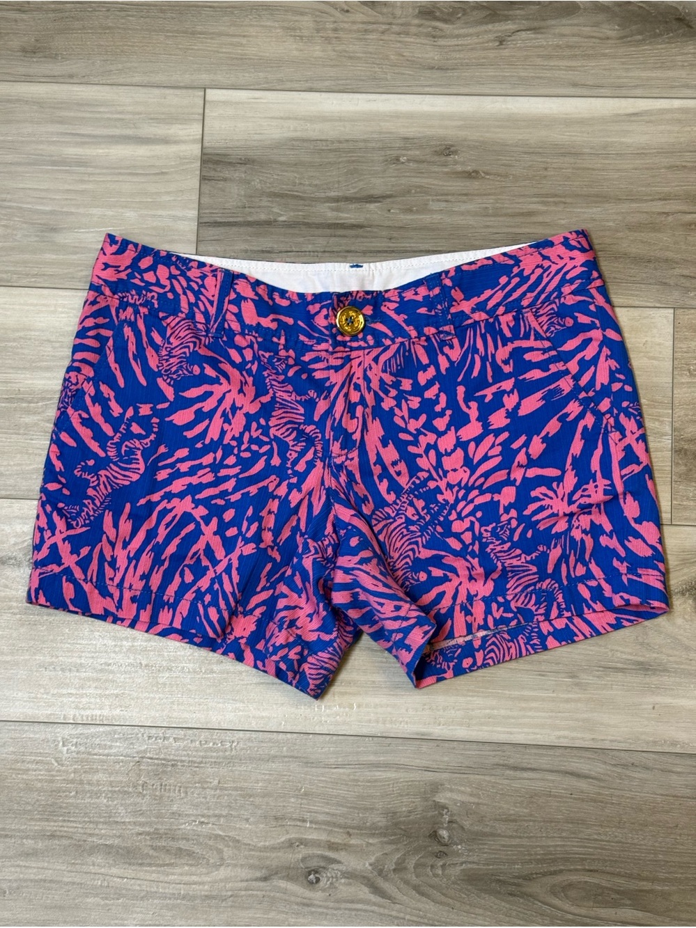 Lilly Pulitzer Blue & Pink Callahan Shorts. Size 8